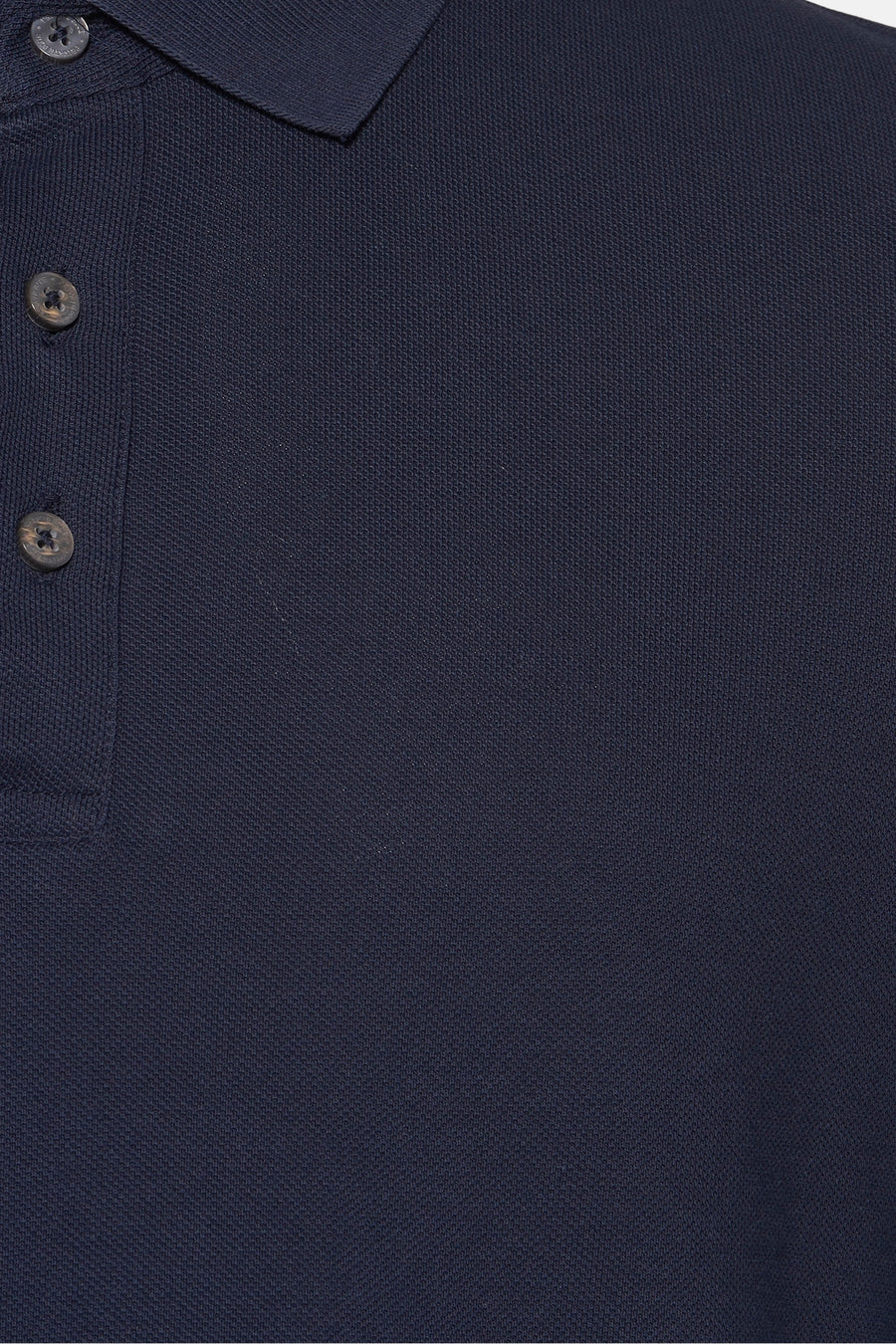 Donkerblauw poloshirt met korte mouwen van PRIVATE BLUE, met een pique textuur en ton-sur-ton knopen.