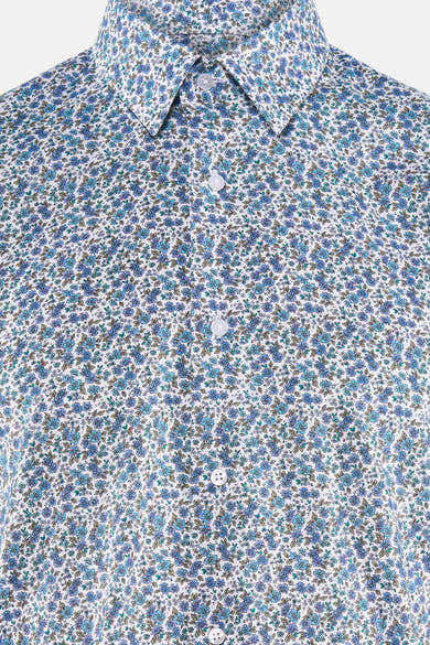 Blauw overhemd met lange mouwen van PRIVATE BLUE, bloemenprint op een witte achtergrond en knoopdetails.