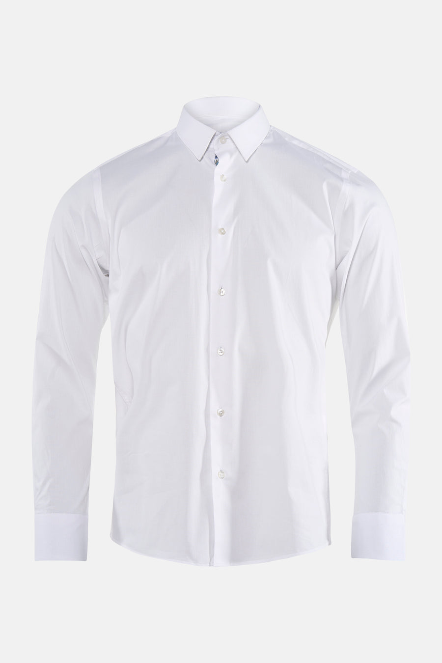 Chemise blanche à manches longues par PRIVATE BLUE avec boutons et col classiques.