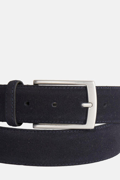 Ceinture bleu foncé de Petrol Industries, avec boucle argentée et surpiqûres ton sur ton.