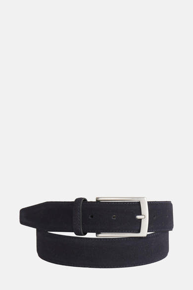 Ceinture en daim bleu foncé de Petrol Industries, avec une boucle argentée.