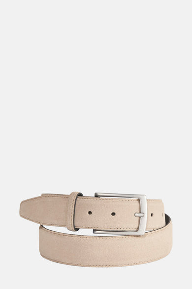 Ceinture écru de Petrol Industries, en suède doux avec boucle argentée.