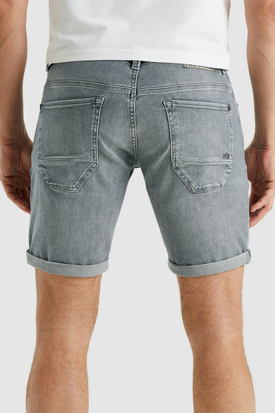 Short en denim gris de PME Legend, avec des poches arrière et des ourlets roulés.