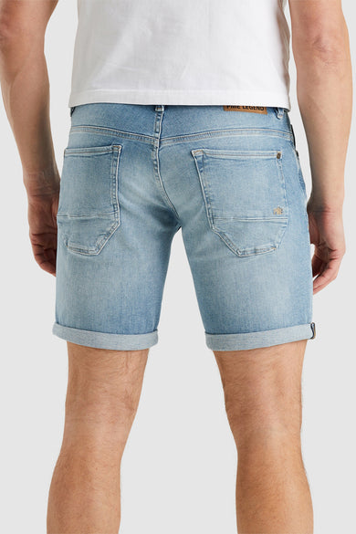 Short en denim bleu clair de PME Legend avec ourlets retroussés, vue arrière.