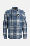 Chemise à manches longues bleue à carreaux par PME LEGEND, avec poches poitrine à rabat boutonnés et patte de boutonnage.