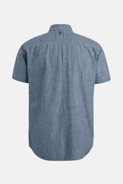 Chemise en jean bleu moyen de PME LEGEND, vue de dos avec un bouton sur le col.
