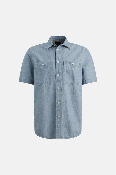 Chemise bleue à manches courtes de PME Legend, avec poches poitrine boutonnées et fermeture à boutons blancs.