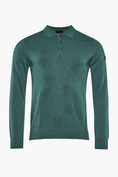 Groene gebreide trui, van PRESLY & SUN, met een polokraag met knopen en een discreet zwart label op de mouw.