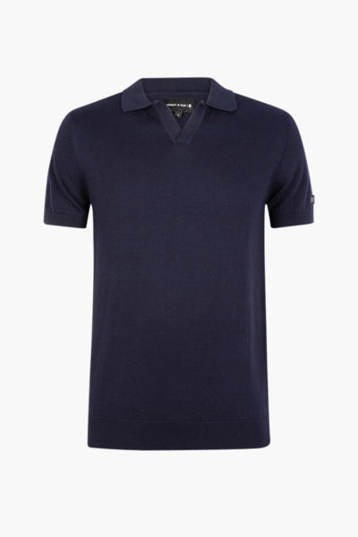 Blauwe gebreide polo van PRESLY & SUN, met klassieke kraag en korte mouwen.