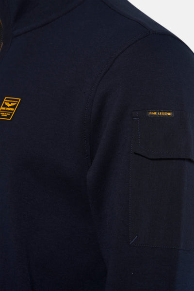Sweat col montant bleu de PME Legend, avec poche plaquée à rabat sur la manche.