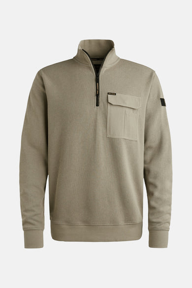 Beige sweater met opstaande kraag van PME Legend, in geribbelde textuur, met een zwart label op de linkermouw.