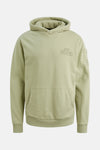 Sweat à capuche vert de PME Legend avec poche kangourou et logo discret brodé sur la poitrine.