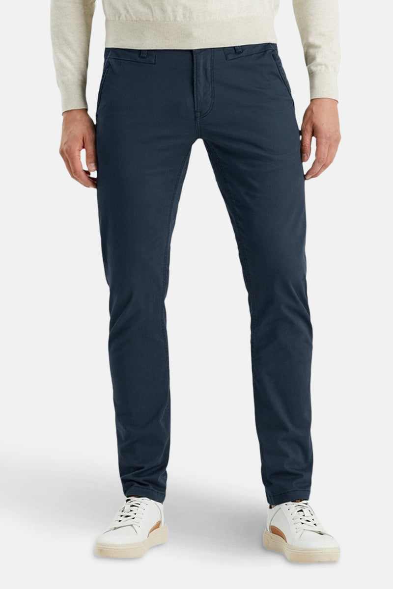 Blauwe chino van PME Legend, met knoopzak en merklogo.