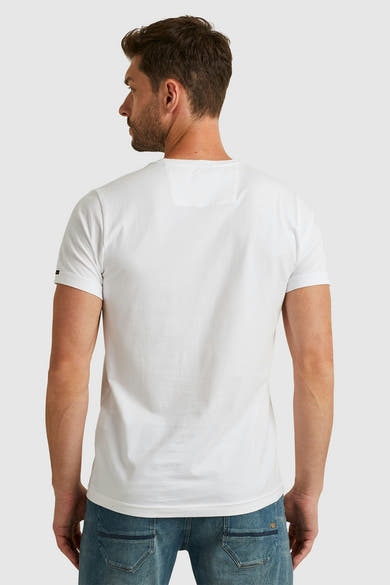 T-shirt blanc de Pme Legend, vue de dos, porté avec un jean.