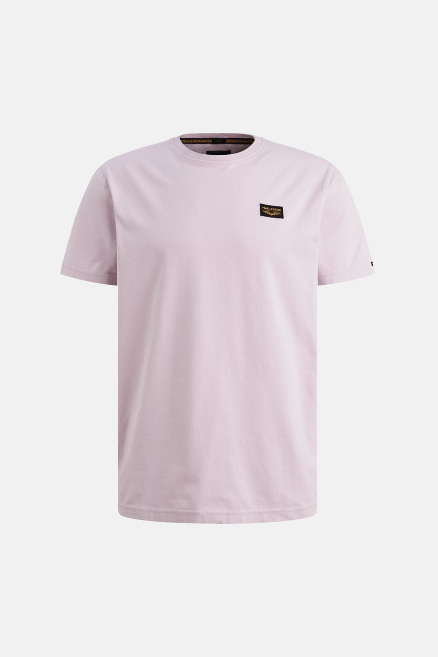 T-shirt violet de PME Legend, avec un écusson logo sur la poitrine et un col rond bordé de tissu à motifs.