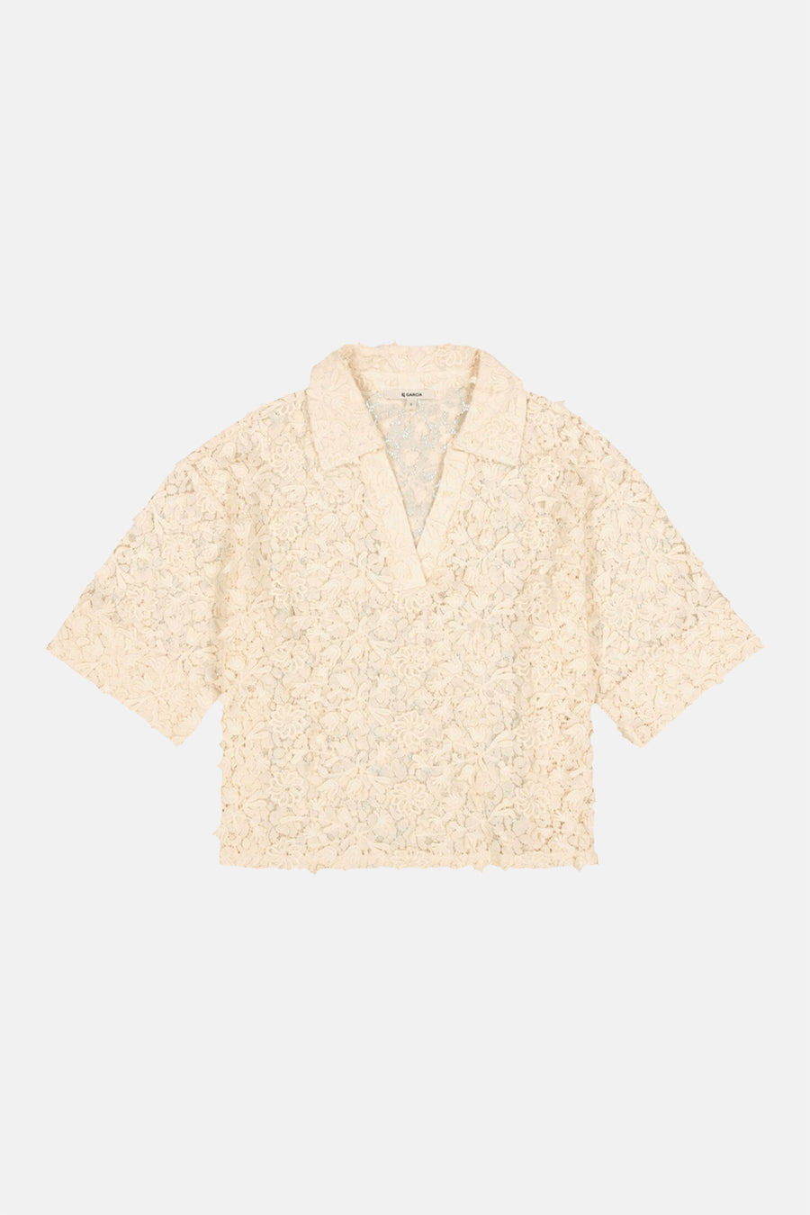 Chemise à manches courtes beige de GARCIA en dentelle florale avec col ouvert et décolleté en V.