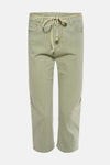 Pantalon vert de ZABAIONE avec une ceinture tressée décorative et une coupe cropped.
