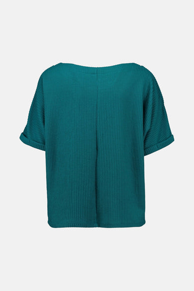 Blauwe blouse met korte mouwen van ZABAIONE, in geribbelde stof, van achteren gezien.