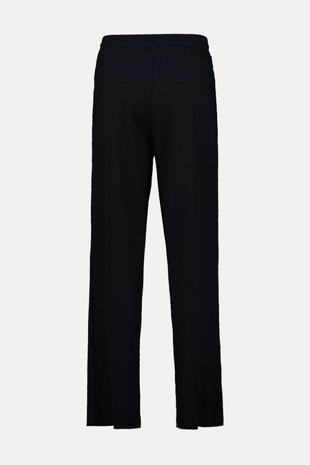 Blauwe broek van ZABAIONE, rechte pasvorm, met discrete achterzakken en een licht gestructureerde textuur.