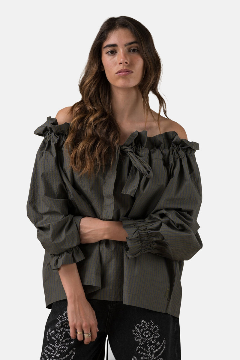 Kaki off-shoulder blouse van ADORE, met geplooide details en een decoratieve strik.