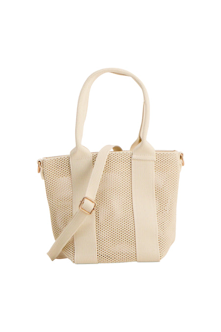 Sac à bandoulière beige en maille de Access®, avec poignées, bandoulière réglable et détails dorés.