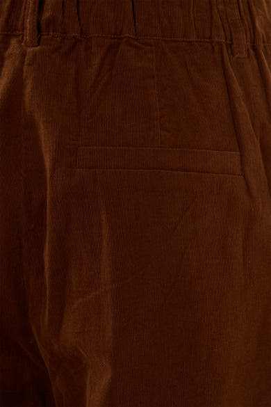 Pantalon en velours côtelé cognac par SENSO, vue arrière avec poche discrète et taille élastiquée