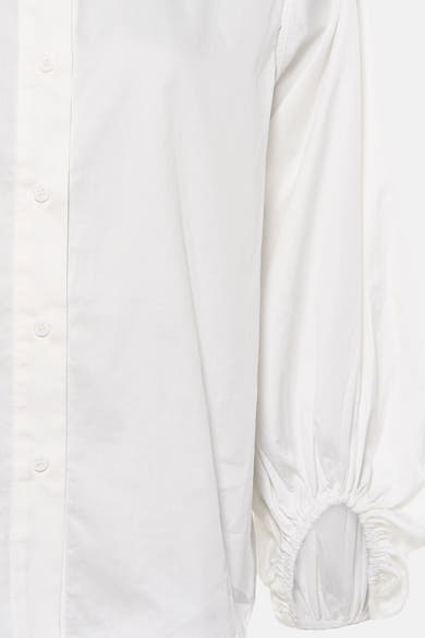 Blouse à manches longues écru par SENSO, détail de manche bouffante avec ourlet élastiqué et boutons blancs, vue rapprochée