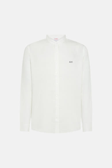 Chemise blanche à manches longues de SUN 68, avec un petit logo sur le côté et une fermeture boutonnée.