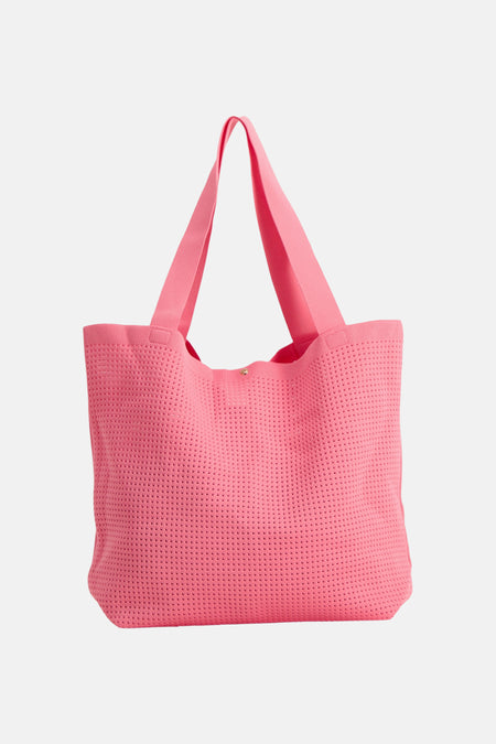 Sac à bandoulière rose de Access® en maille ajourée avec un bouton-pression doré.