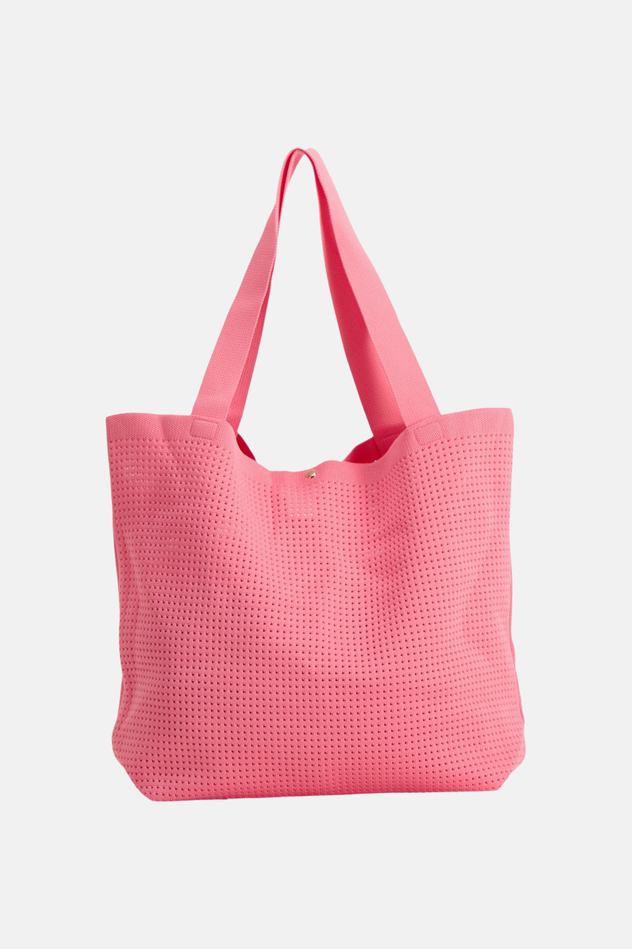 Sac à bandoulière rose de Access® en maille ajourée avec un bouton-pression doré.