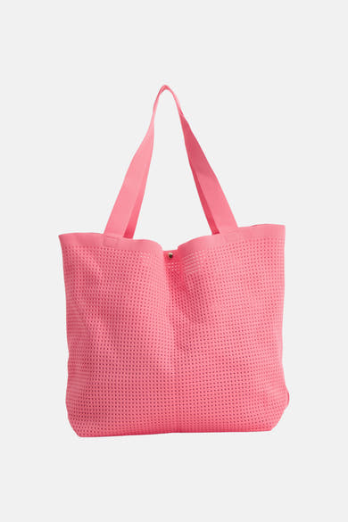 Sac à bandoulière rose de Access® en maille perforée, avec fermeture à bouton-pression doré.