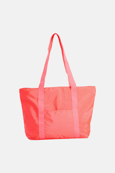 Sac à bandoulière rose vif de Access® en nylon froissé avec double anse et poche avant.