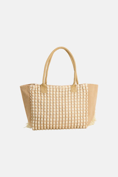Sac à bandoulière beige de Access® en toile tressée avec motif à boules texturées crème et franges.