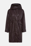 Veste courte marron de AMELIE ET AMELIE avec capuche et cordon de serrage à la taille.