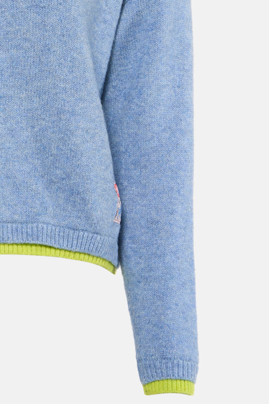 Pull à col rond bleu d'ADORE, avec finitions contrastantes vert citron au col et aux poignets.