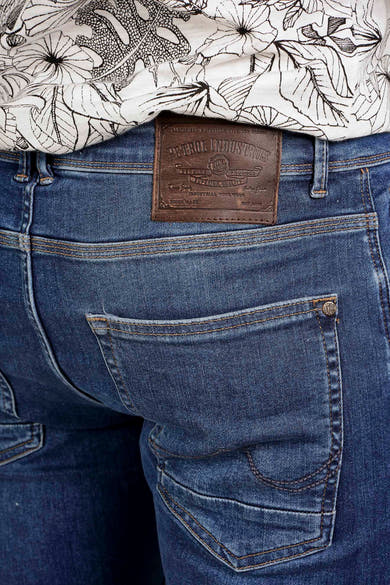 Blauwe slim fit jeans van Petrol Industries®, met een achterzak en een leren etiket op de tailleband.