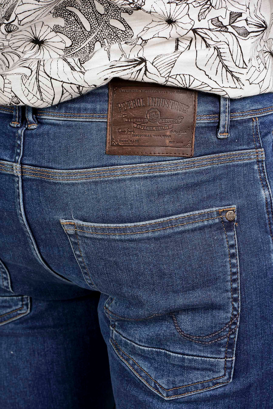 Blauwe slim fit jeans van Petrol Industries®, met een achterzak en een leren etiket op de tailleband.
