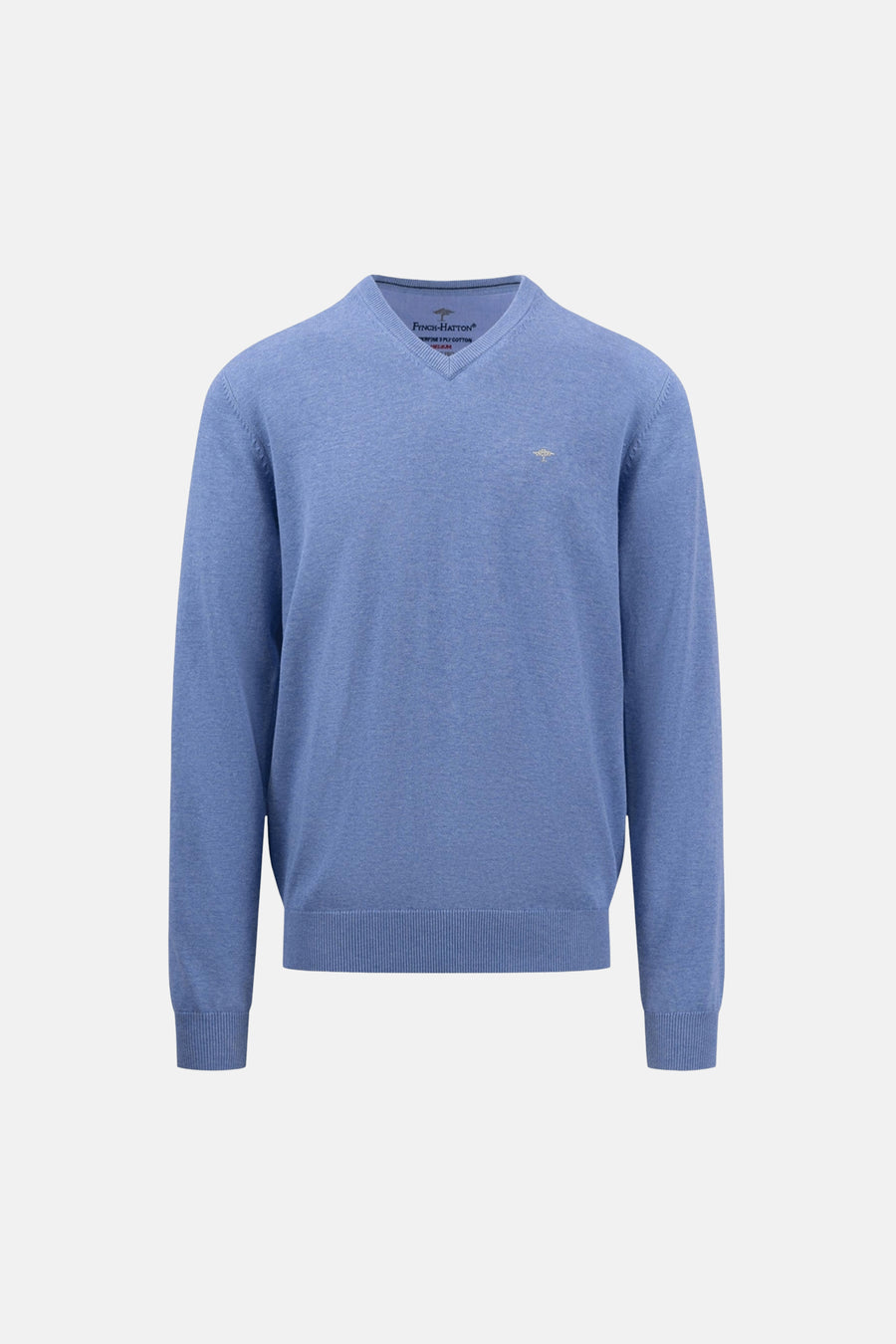 Pull à col en V bleu de FYNCH-HATTON avec logo brodé discret sur la poitrine.
