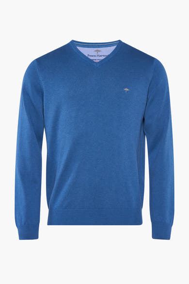 Pull à col en V bleu de Fynch-Hatton, avec un petit logo arbre sur le devant.
