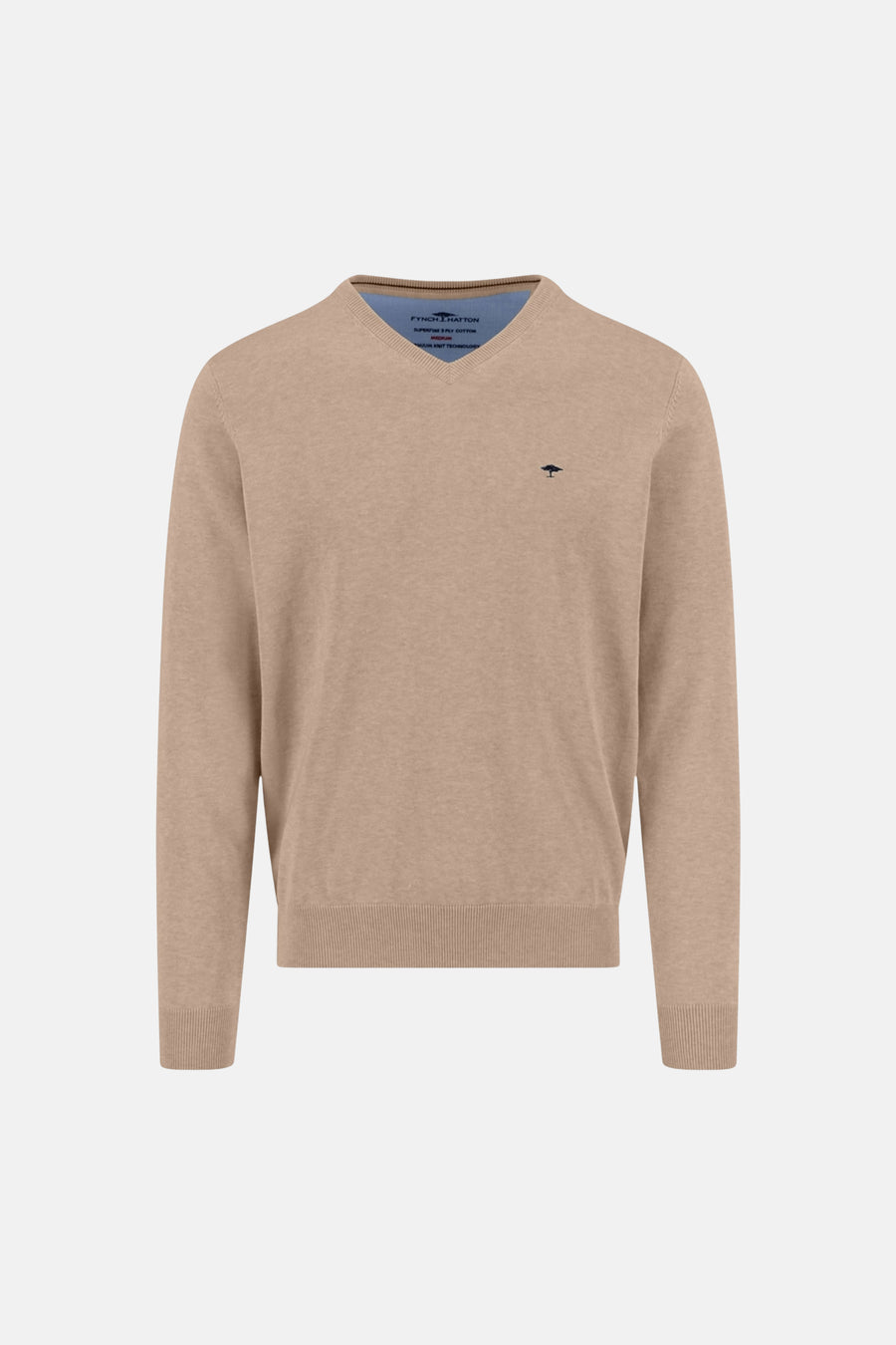 Pull à col en V taupe de FYNCH-HATTON avec un logo d'arbre brodé sur la poitrine.
