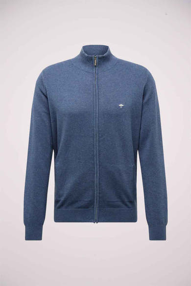 Gilet bleu de Fynch-Hatton, avec fermeture éclair et petit logo discret sur la poitrine.