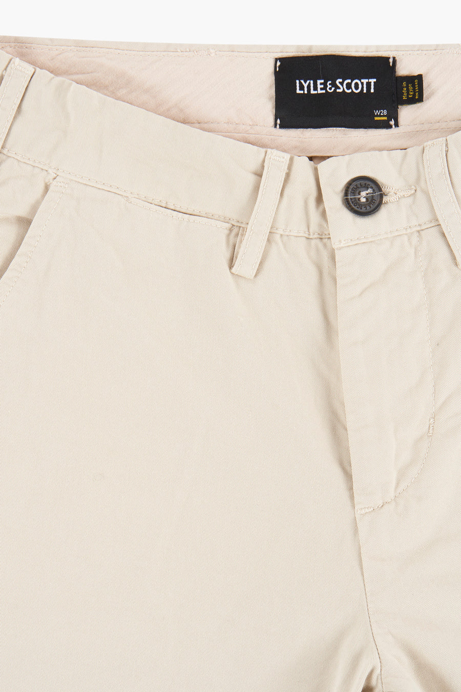 Beige katoenen bermuda van Lyle & Scott, met knoopsluiting en riemlussen.