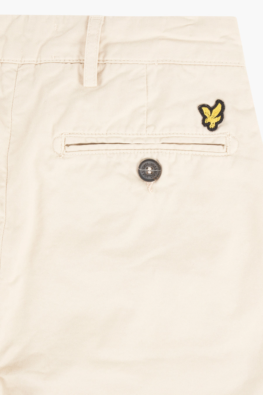 Beige bermuda van LYLE & SCOTT, met achterzak met knoop en geborduurd logo.