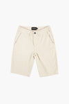 Beige Bermuda van LYLE & SCOTT, met knoopbare achterzakken en geborduurd vlinderlogo.