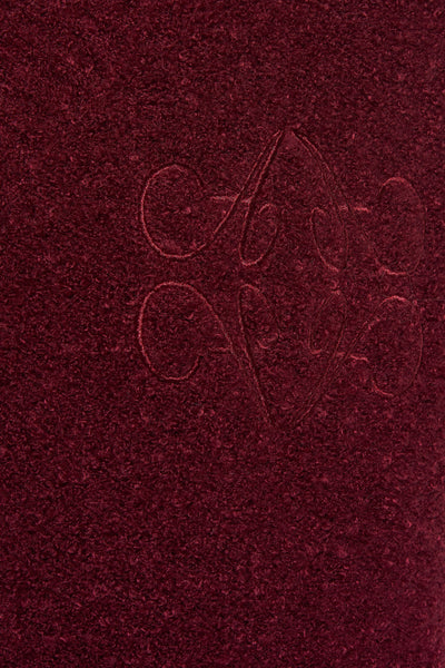 Débardeur bordeaux de ADORE avec motif monogramme ton sur ton sur une texture bouclette.
