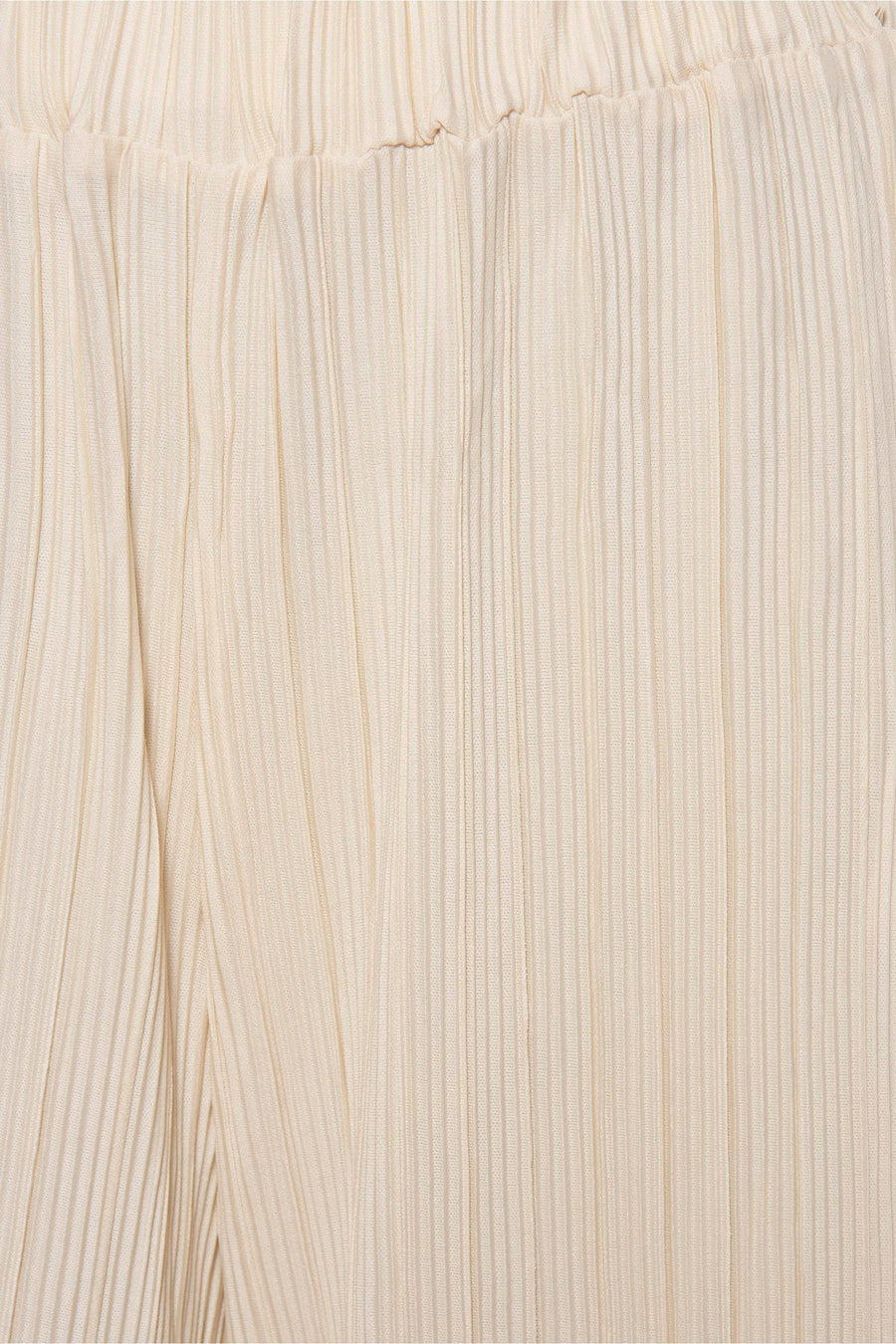 Beige geplooide broek van Zabaione, met een elastische tailleband en een gekreukte textuur.