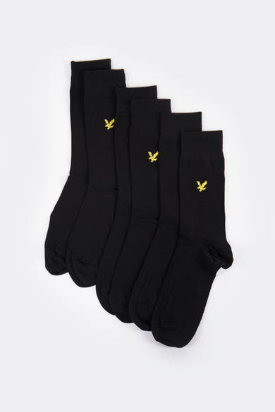 Zwarte sokken van LYLE & SCOTT, gepresenteerd op een witte achtergrond