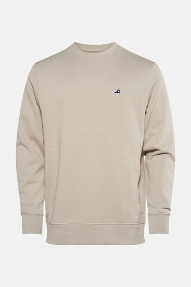 Beige sweater van STROM, met een klein logo op de borst.