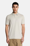 Grijs poloshirt met korte mouwen van LYLE & SCOTT, met twee knopen bij de halslijn en een subtiele textuur.