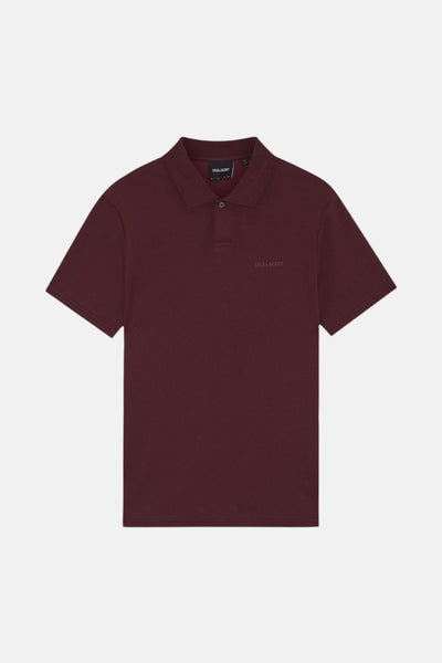 Bordeaux poloshirt met korte mouwen van Lyle & Scott, met een knoopsluiting met twee knopen en een subtiel logo op de borst.